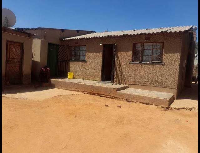 4 BEDROOM HOUSE FOR SALE IN TEMBISA EXT 11